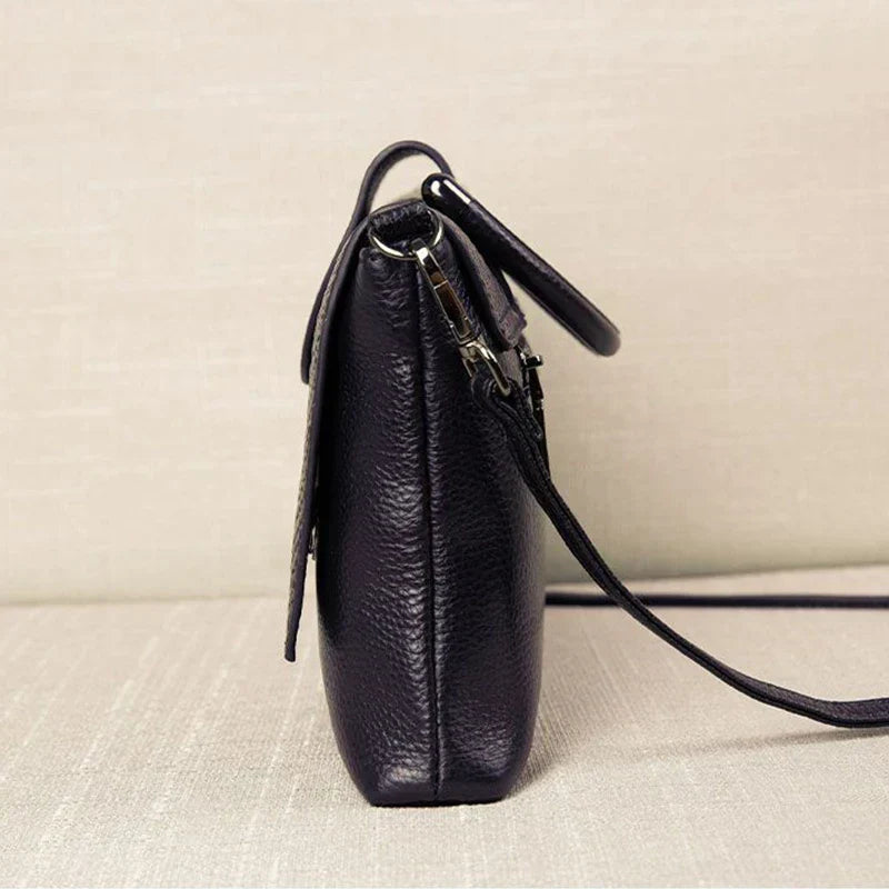 CELINE | STRUCTURED BLACK HANDBAG